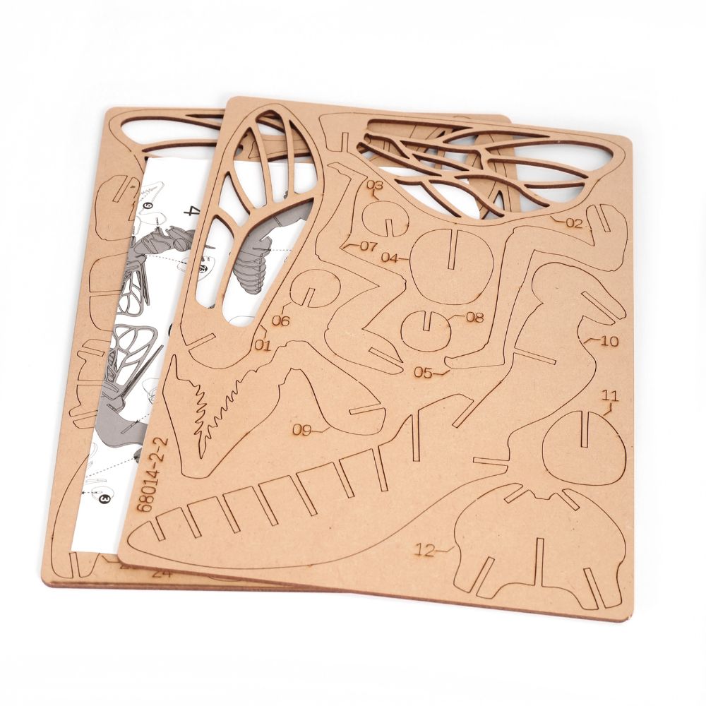 Graine Creative 3D Model - Praying Mantis (27 pcs)